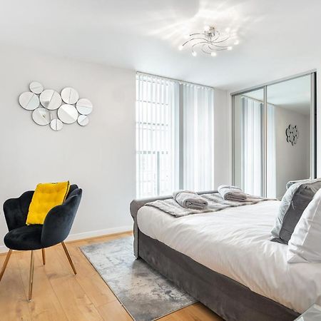 Stunning Apartment With Underground Parking! London Kültér fotó