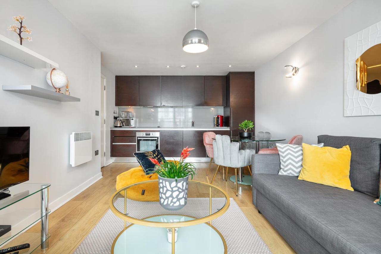 Stunning Apartment With Underground Parking! London Kültér fotó