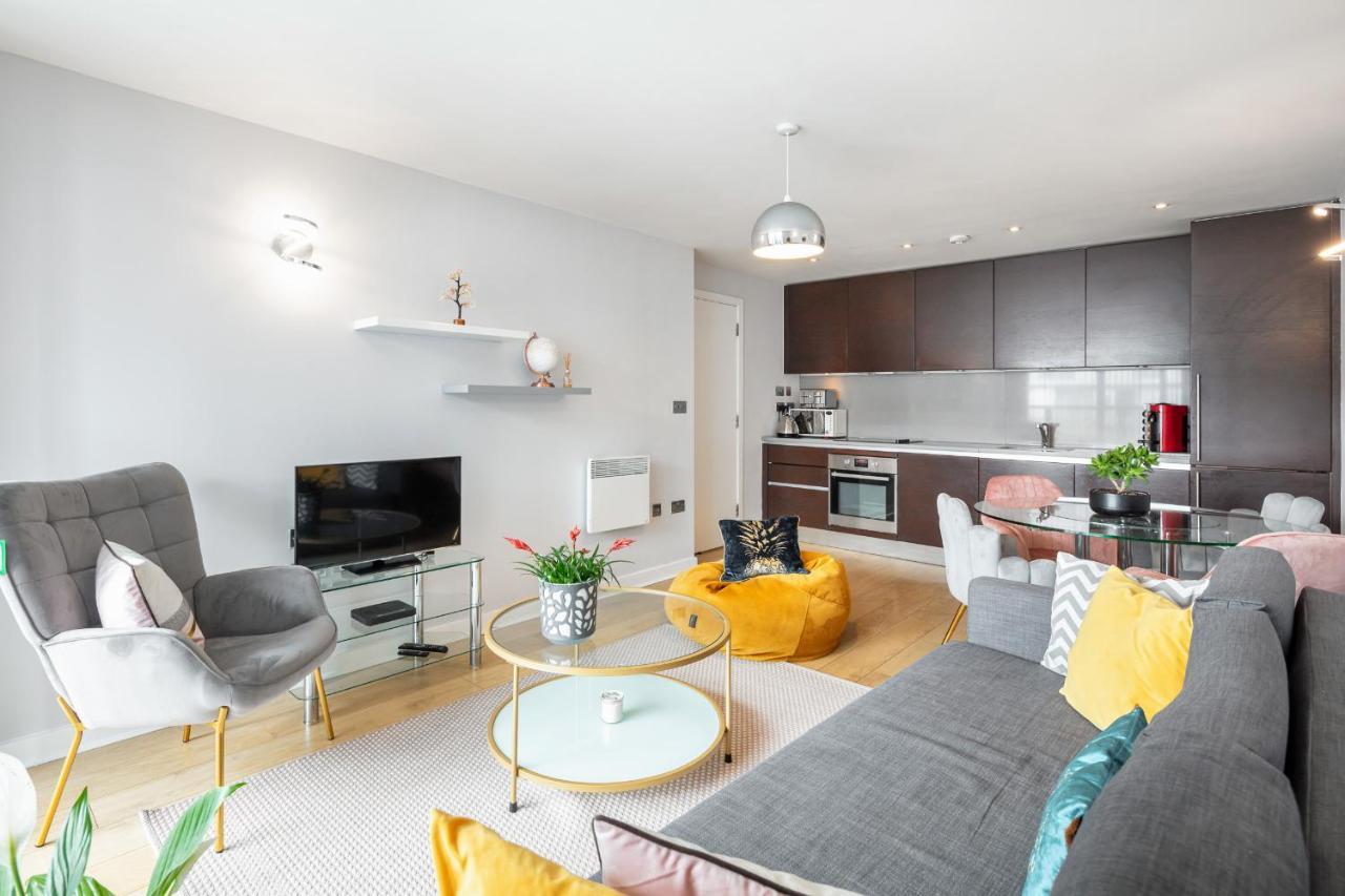 Stunning Apartment With Underground Parking! London Kültér fotó