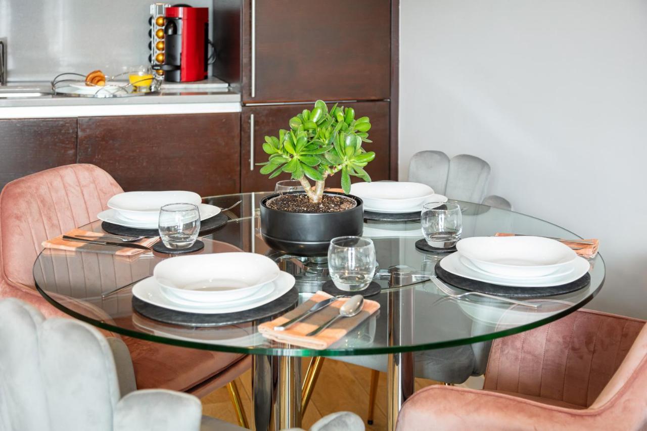 Stunning Apartment With Underground Parking! London Kültér fotó