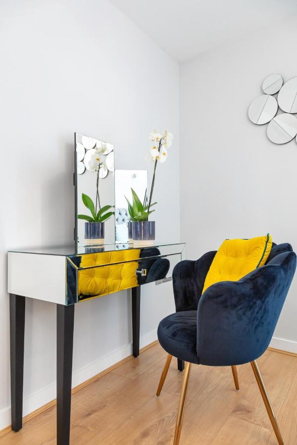 Stunning Apartment With Underground Parking! London Kültér fotó