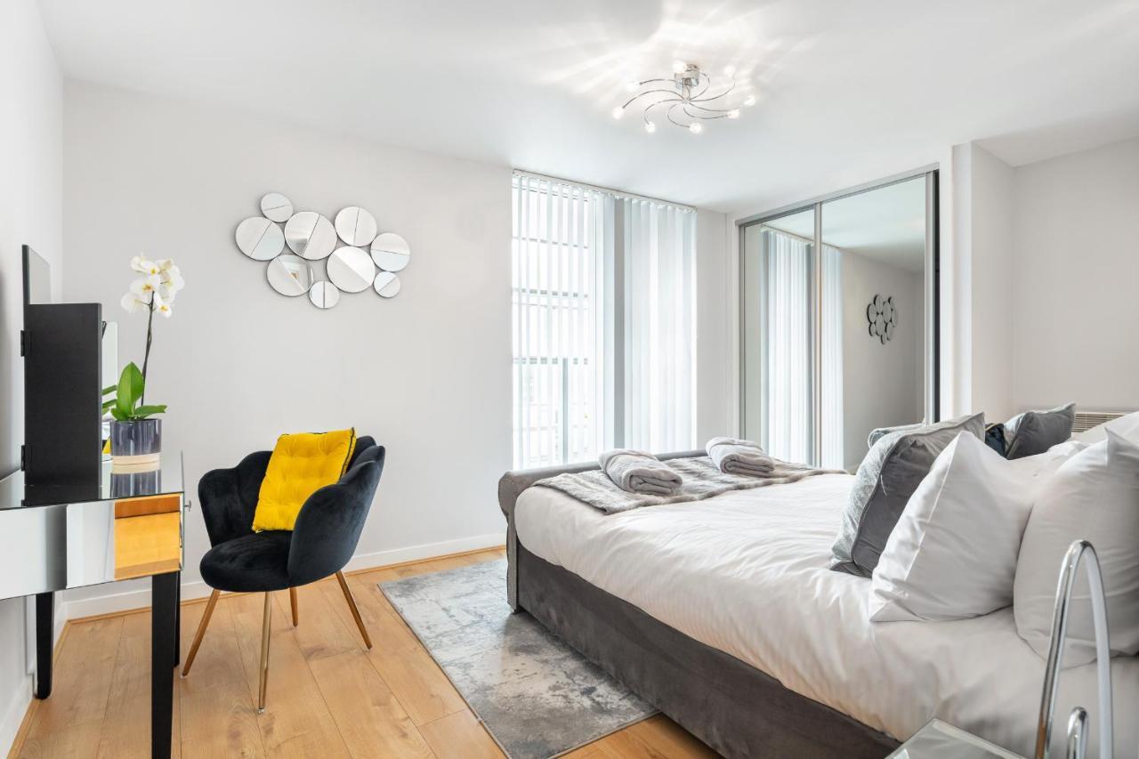 Stunning Apartment With Underground Parking! London Kültér fotó