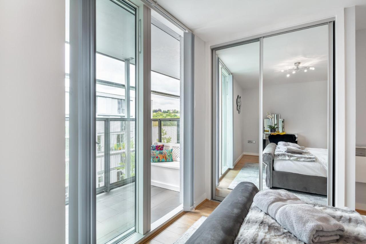 Stunning Apartment With Underground Parking! London Kültér fotó