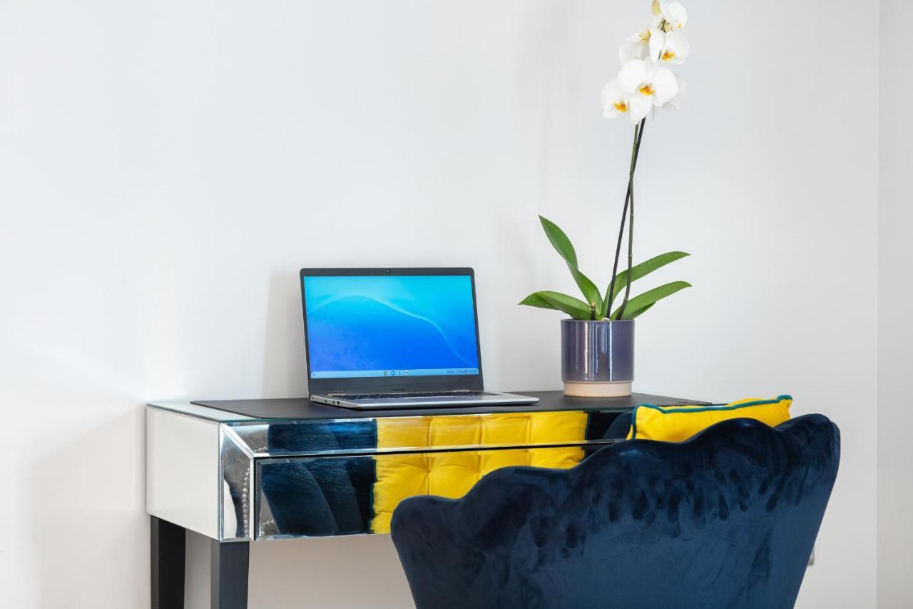 Stunning Apartment With Underground Parking! London Kültér fotó