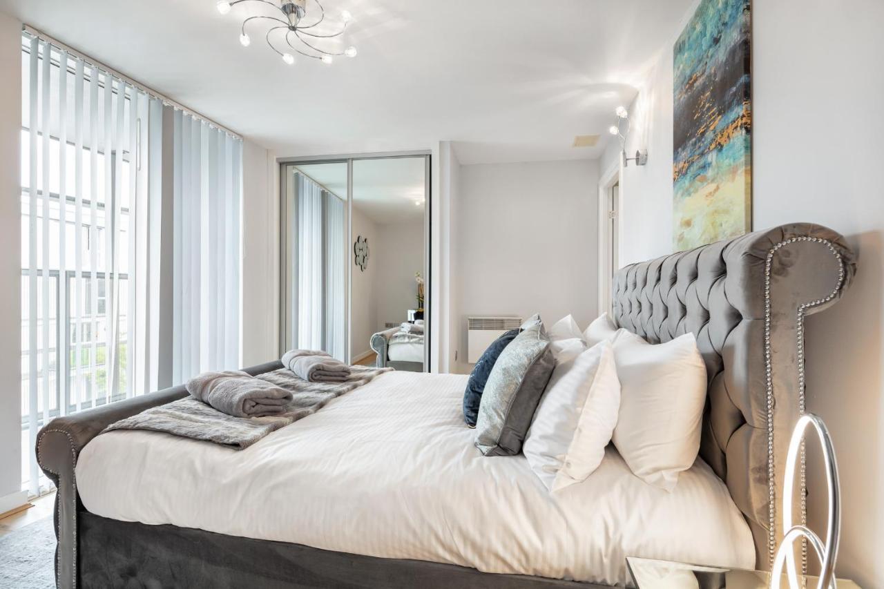 Stunning Apartment With Underground Parking! London Kültér fotó